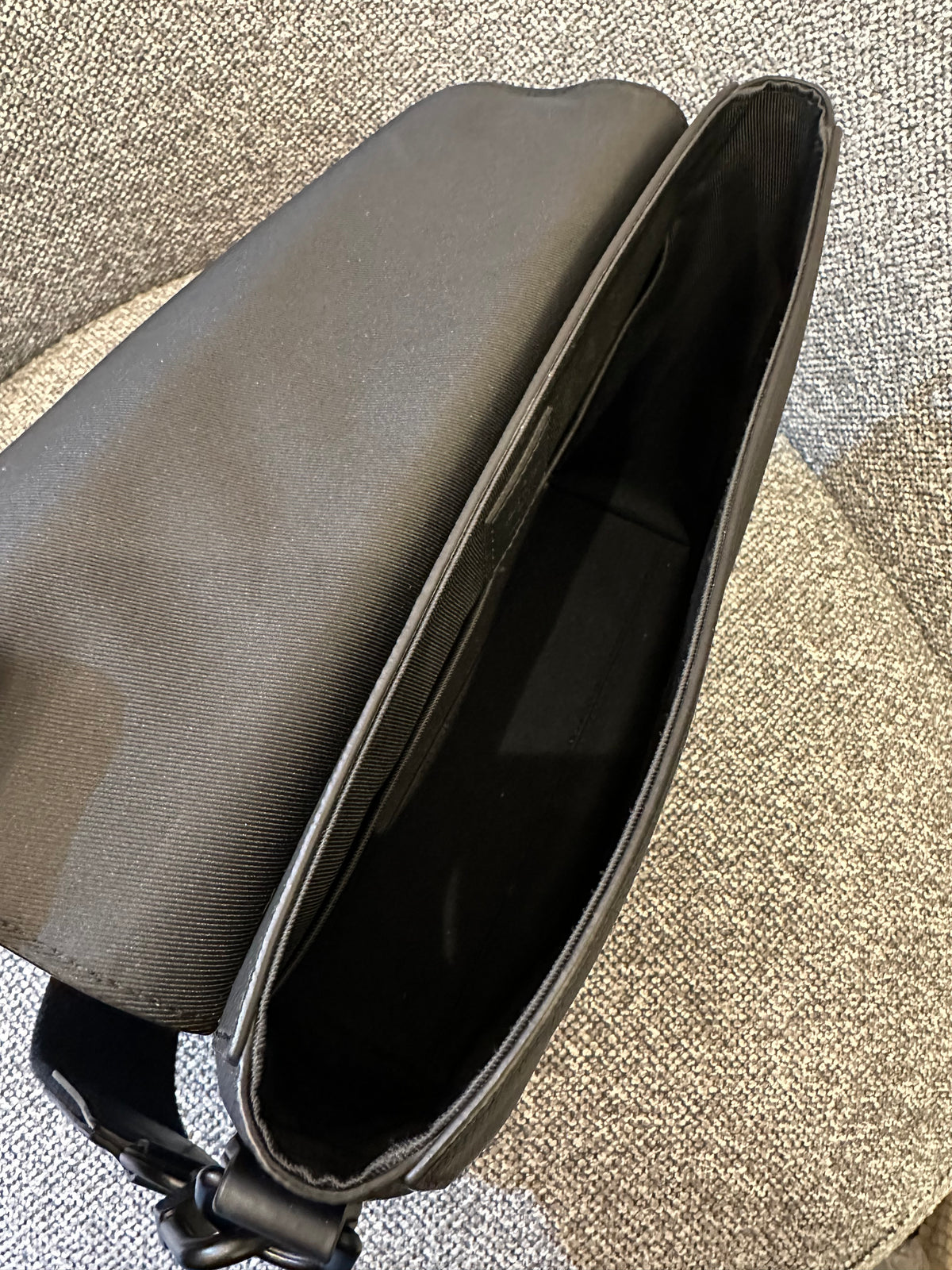 Louis Vuitton Takeoff Messenger Bag