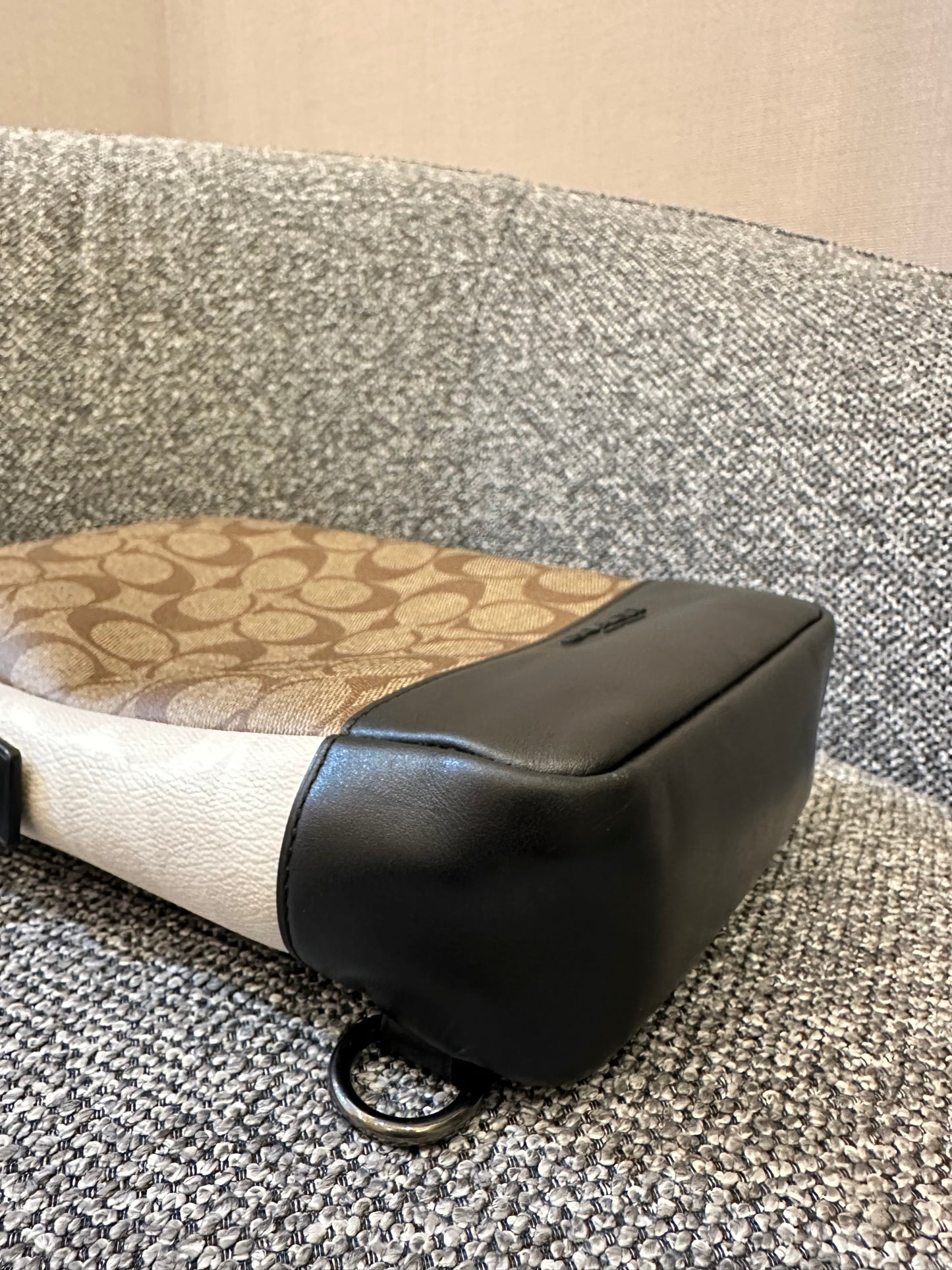 Coach Turner Pack in Signature Coated Canvas