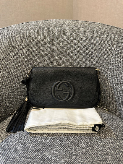 Gucci Soho Flap Crossbody Bag in Black Pebbled Leather