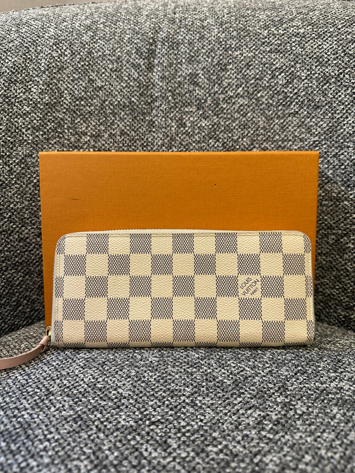 Louis Vuitton Zippy Wallet In Damier Azur