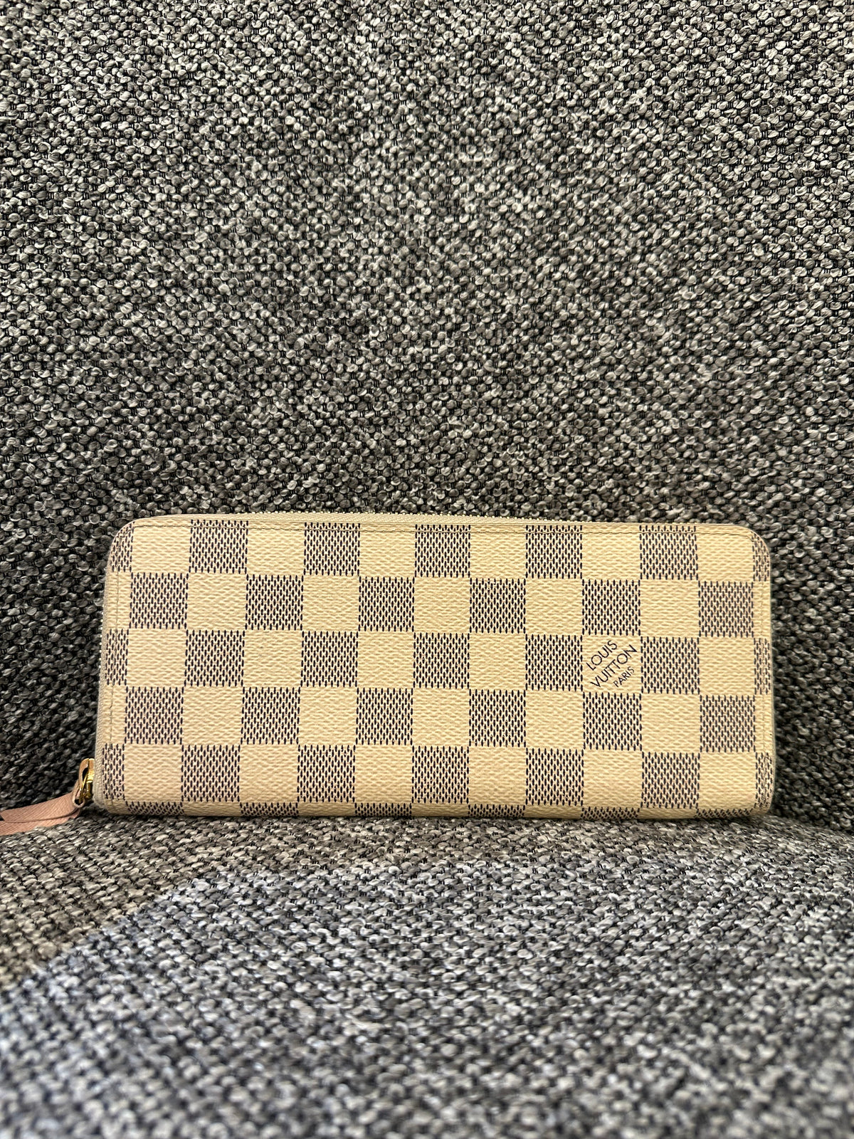 Louis Vuitton Zippy Wallet In Damier Azur
