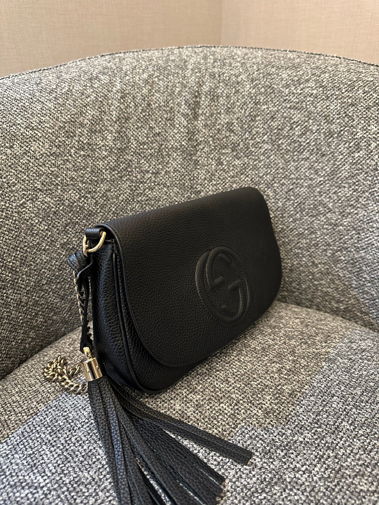 Gucci Soho Flap Crossbody Bag in Black Pebbled Leather