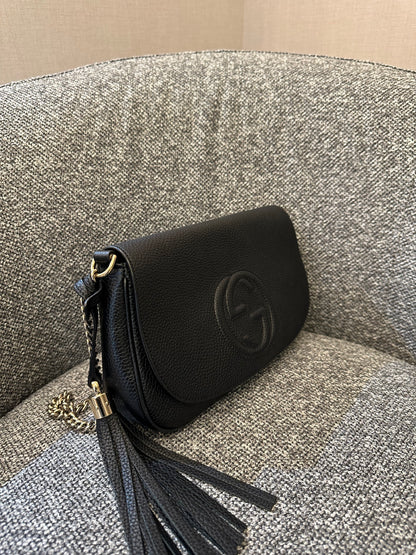 Gucci Soho Flap Crossbody Bag in Black Pebbled Leather