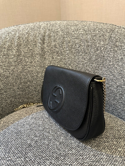 Gucci Soho Flap Crossbody Bag in Black Pebbled Leather