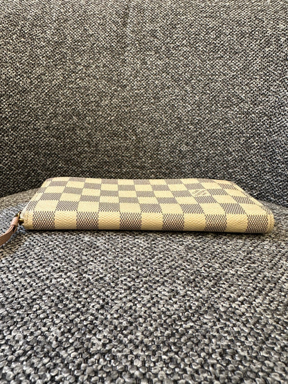 Louis Vuitton Zippy Wallet In Damier Azur