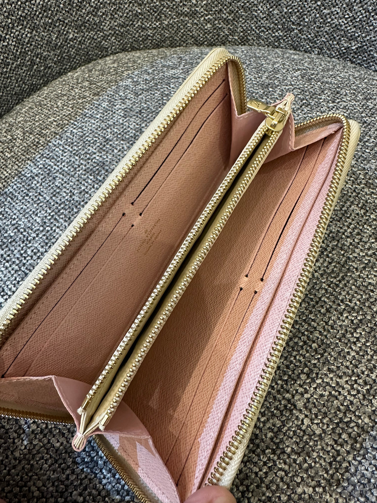 Louis Vuitton Zippy Wallet In Damier Azur