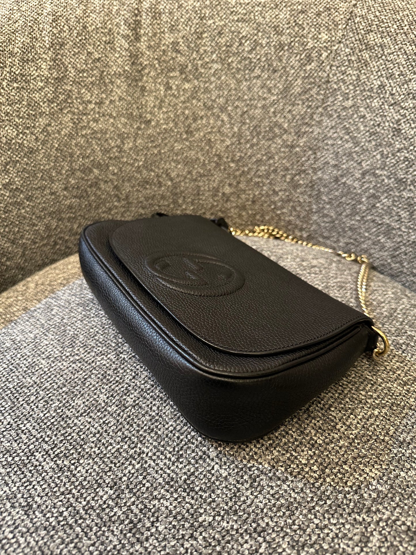 Gucci Soho Flap Crossbody Bag in Black Pebbled Leather