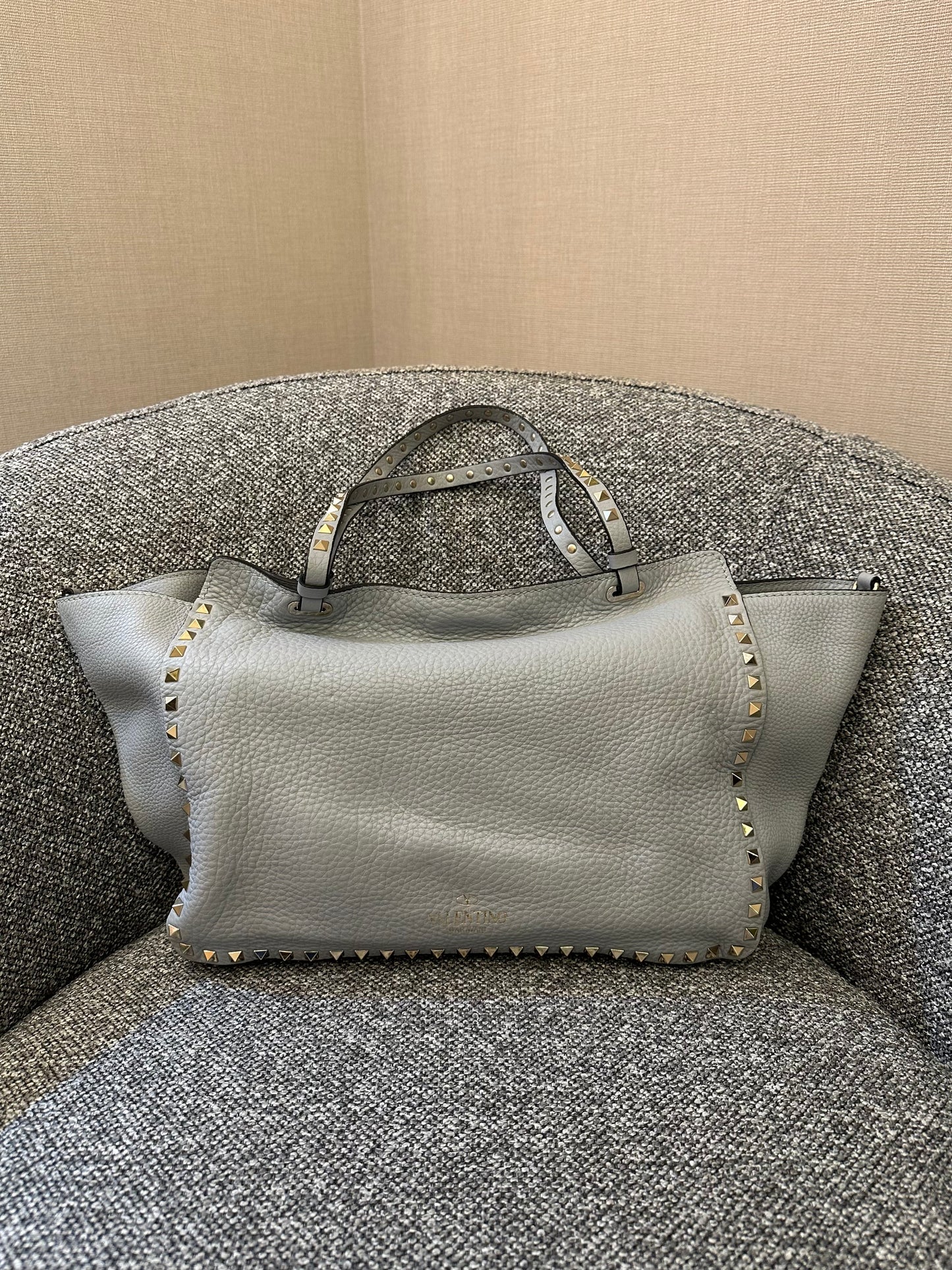 Valentino Garavani Rockstud Tote Bag In Light Blue Leather