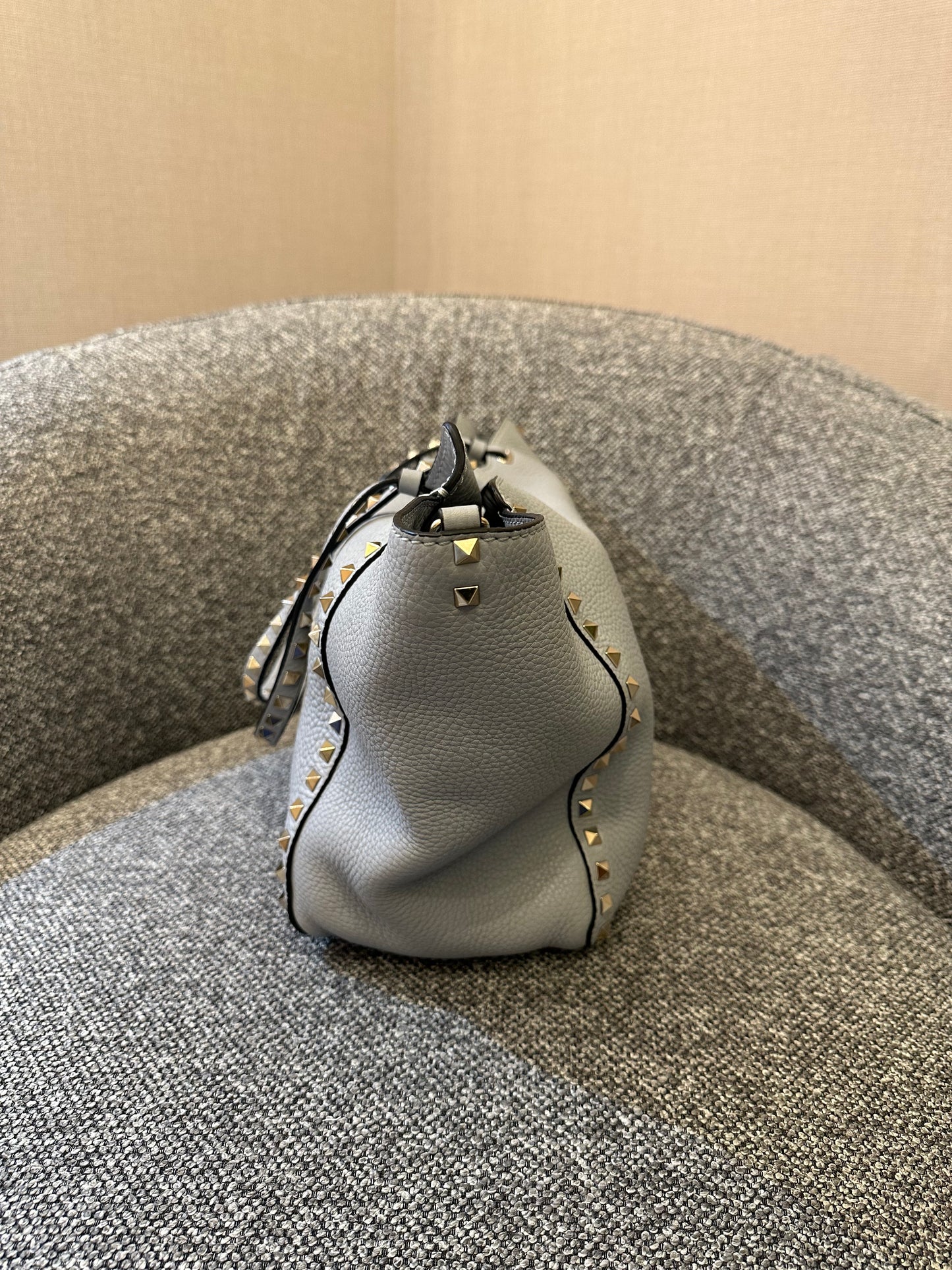 Valentino Garavani Rockstud Tote Bag In Light Blue Leather