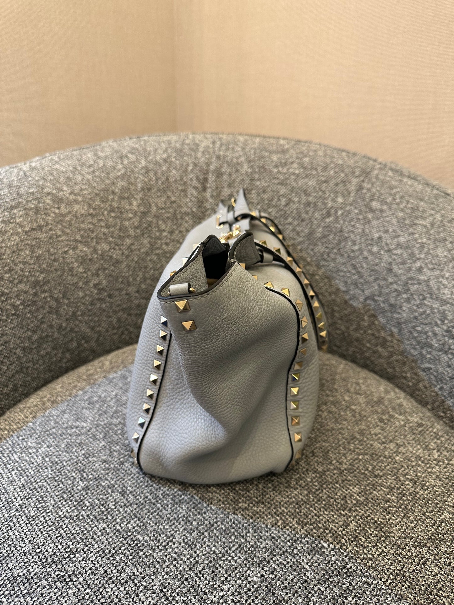 Valentino Garavani Rockstud Tote Bag In Light Blue Leather