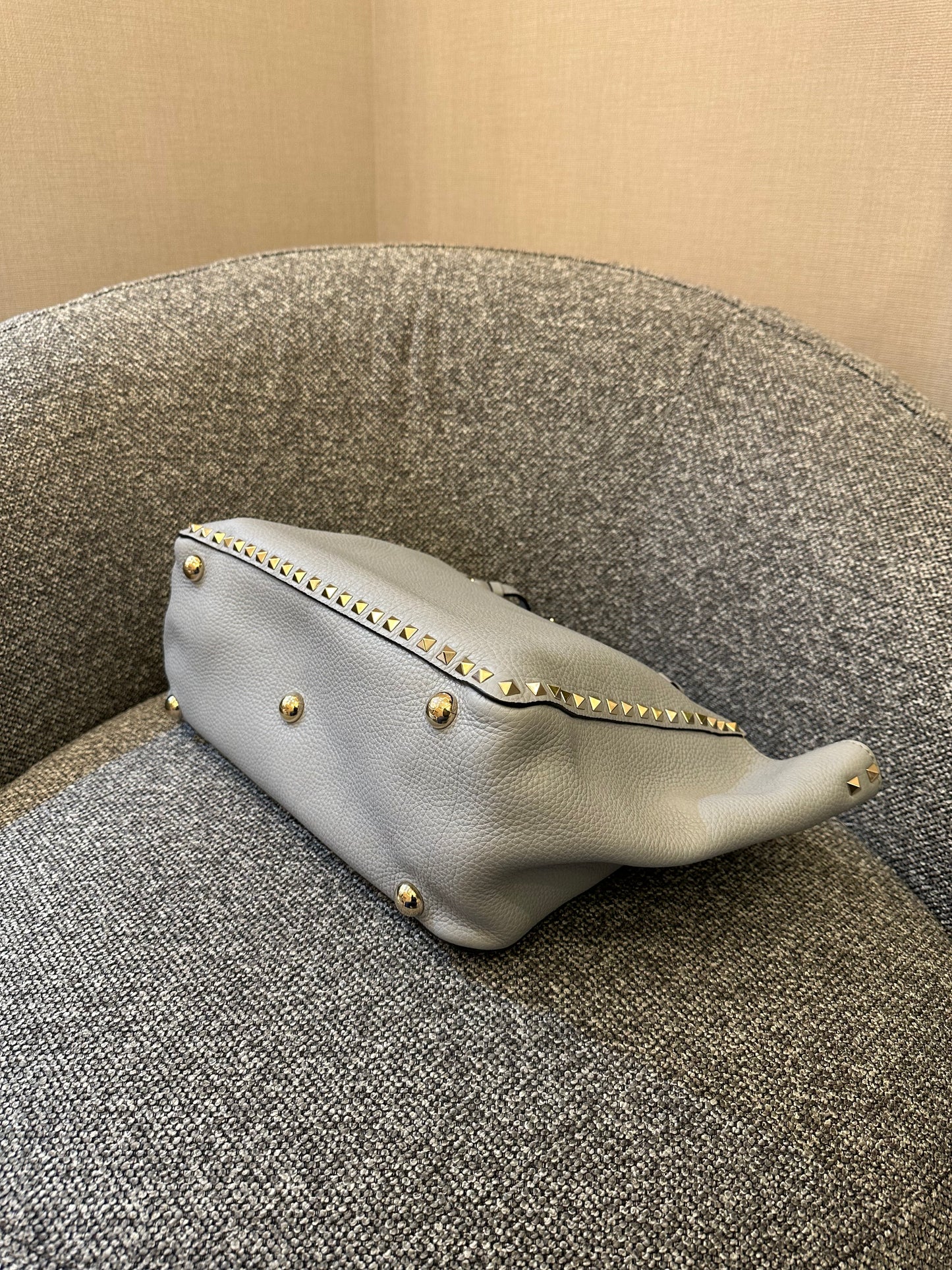 Valentino Garavani Rockstud Tote Bag In Light Blue Leather