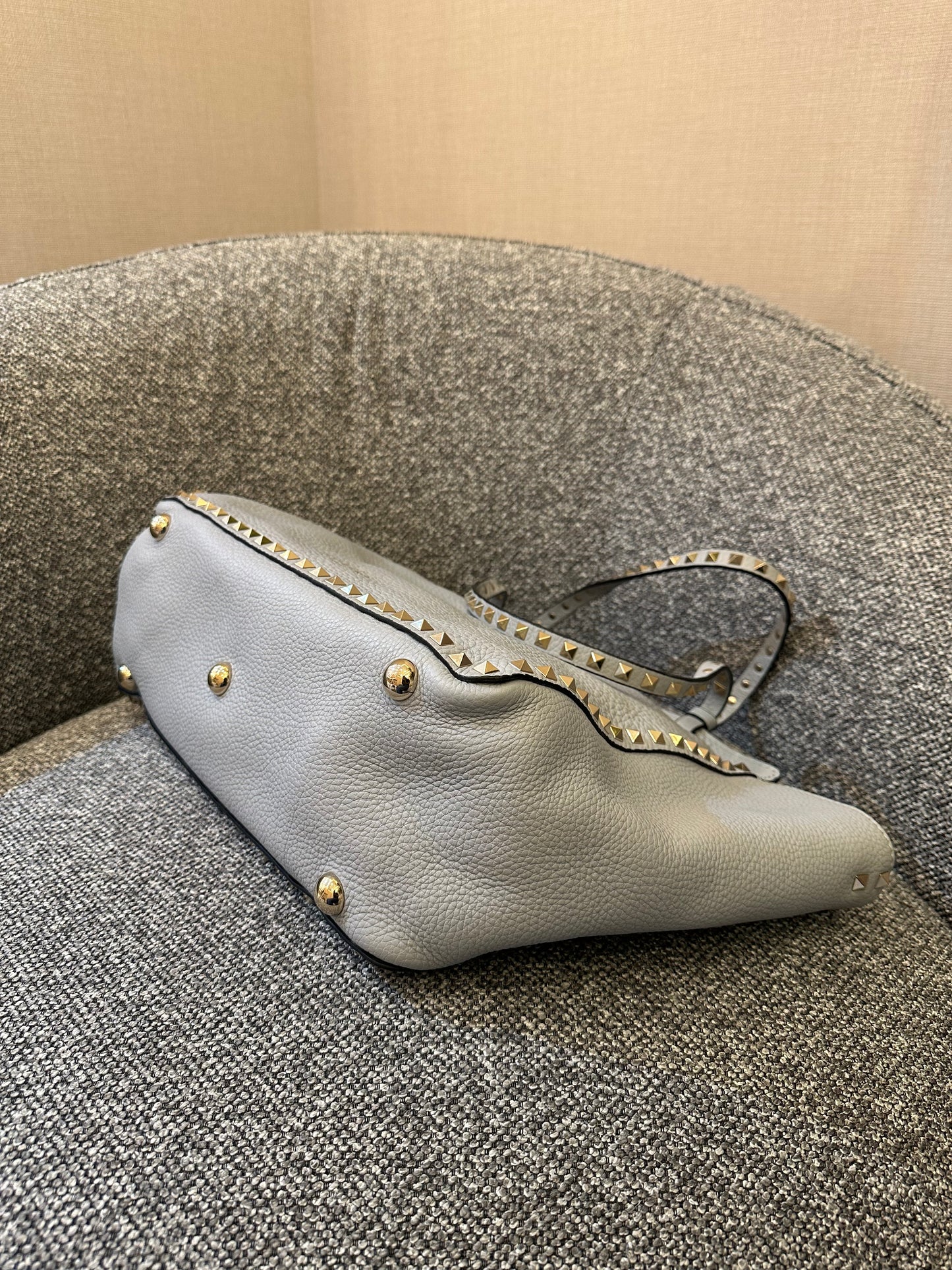 Valentino Garavani Rockstud Tote Bag In Light Blue Leather