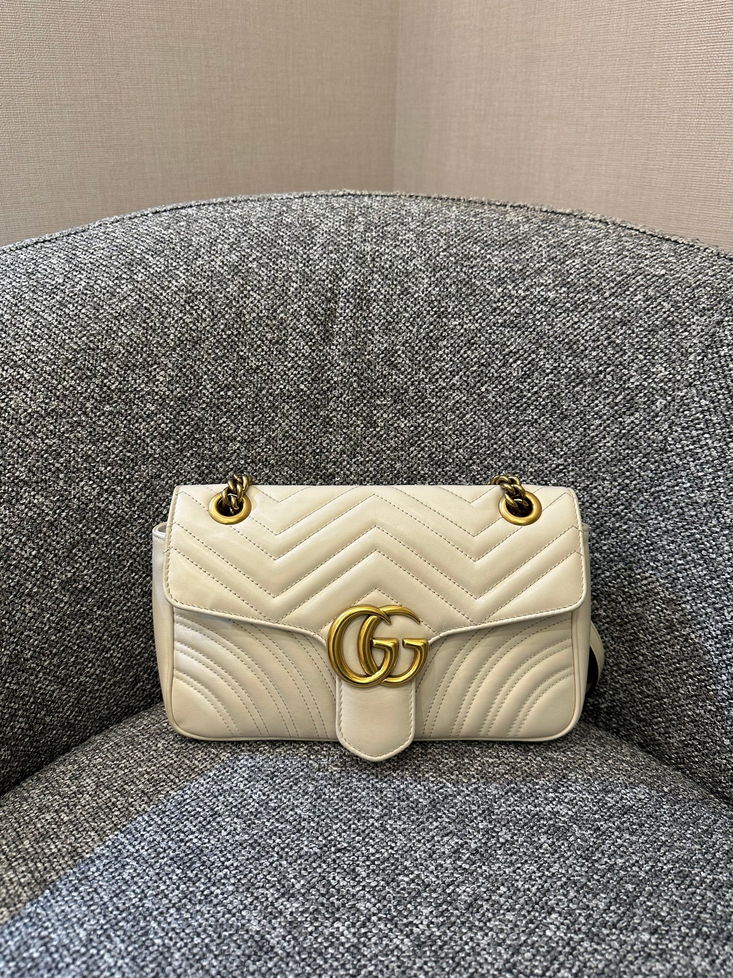 Gucci Marmont Flap Shoulder Bag In White Chevron Leather