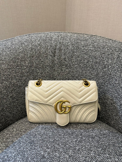 Gucci Marmont Flap Shoulder Bag In White Chevron Leather