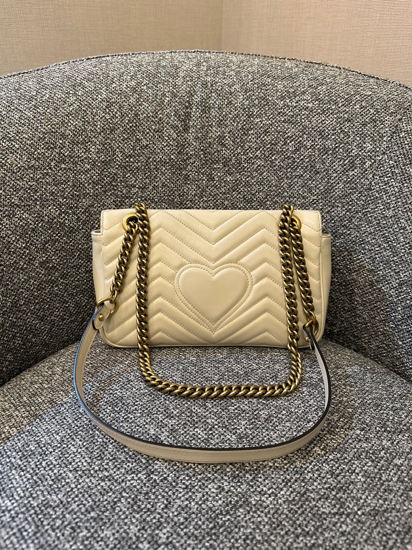 Gucci Marmont Flap Shoulder Bag In White Chevron Leather