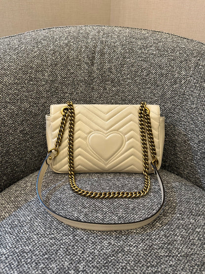 Gucci Marmont Flap Shoulder Bag In White Chevron Leather
