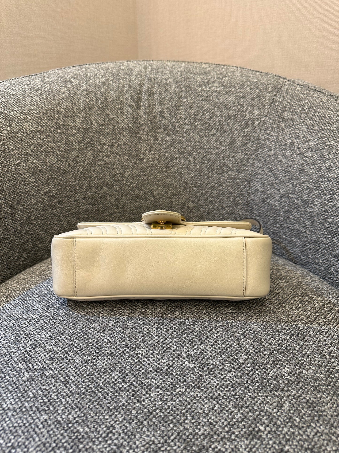 Gucci Marmont Flap Shoulder Bag In White Chevron Leather