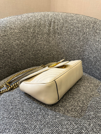 Gucci Marmont Flap Shoulder Bag In White Chevron Leather