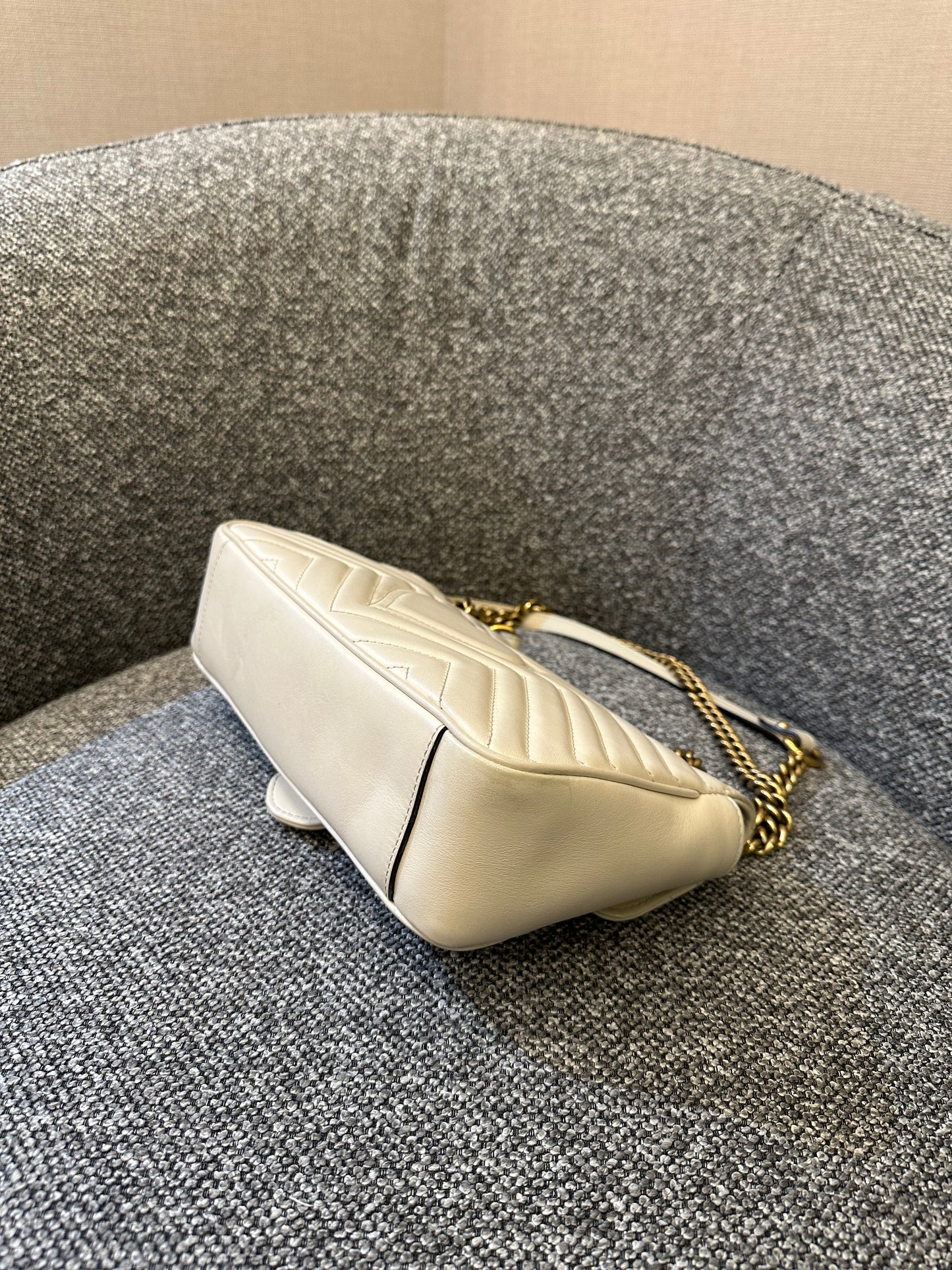 Gucci Marmont Flap Shoulder Bag In White Chevron Leather