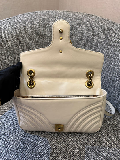 Gucci Marmont Flap Shoulder Bag In White Chevron Leather