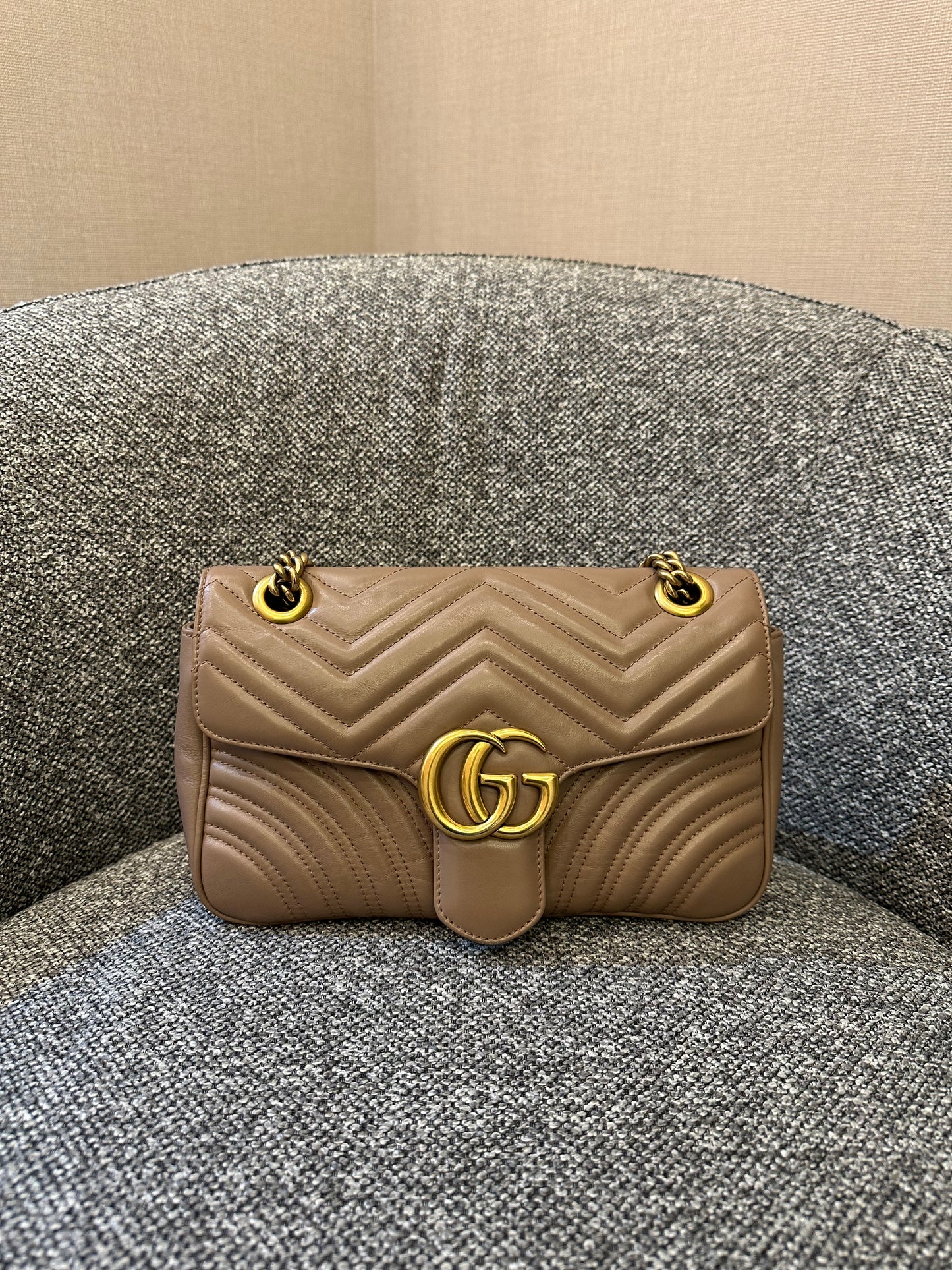 Gucci Marmont Flap Mini Shoulder Bag In Dusty Pink Chevron Leather