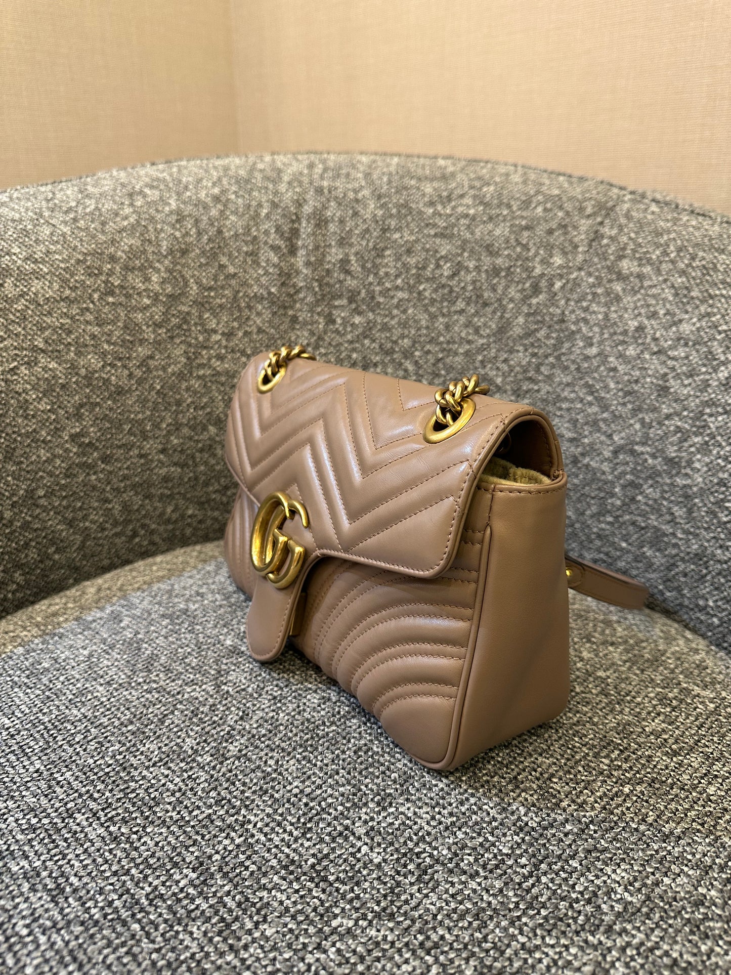 Gucci Marmont Flap Mini Shoulder Bag In Dusty Pink Chevron Leather