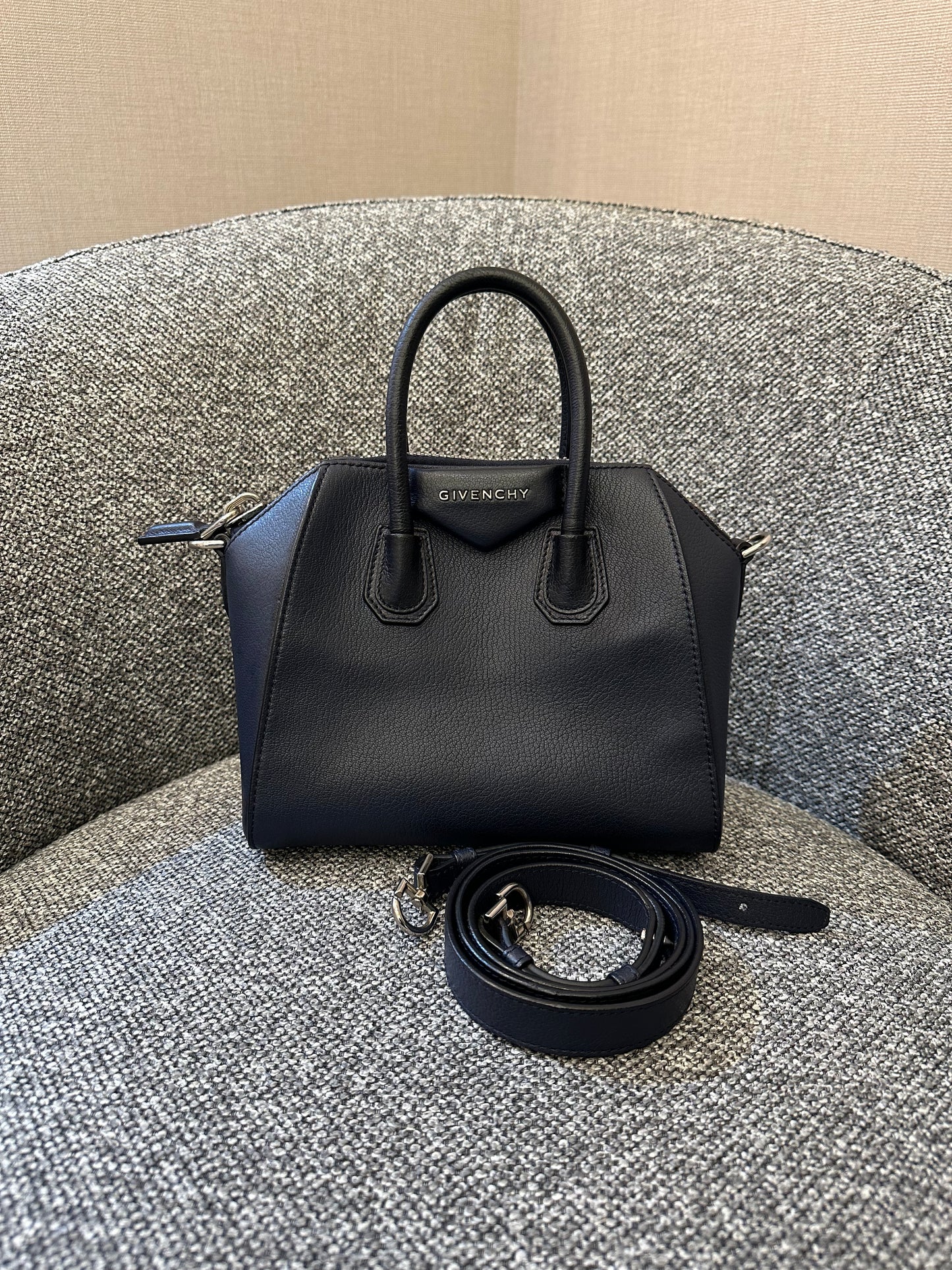 Givenchy Antigona Bag In Navy Blue Grained Leather