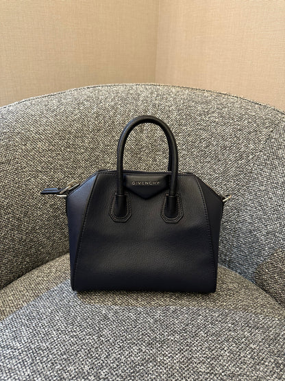Givenchy Antigona Bag In Navy Blue Grained Leather