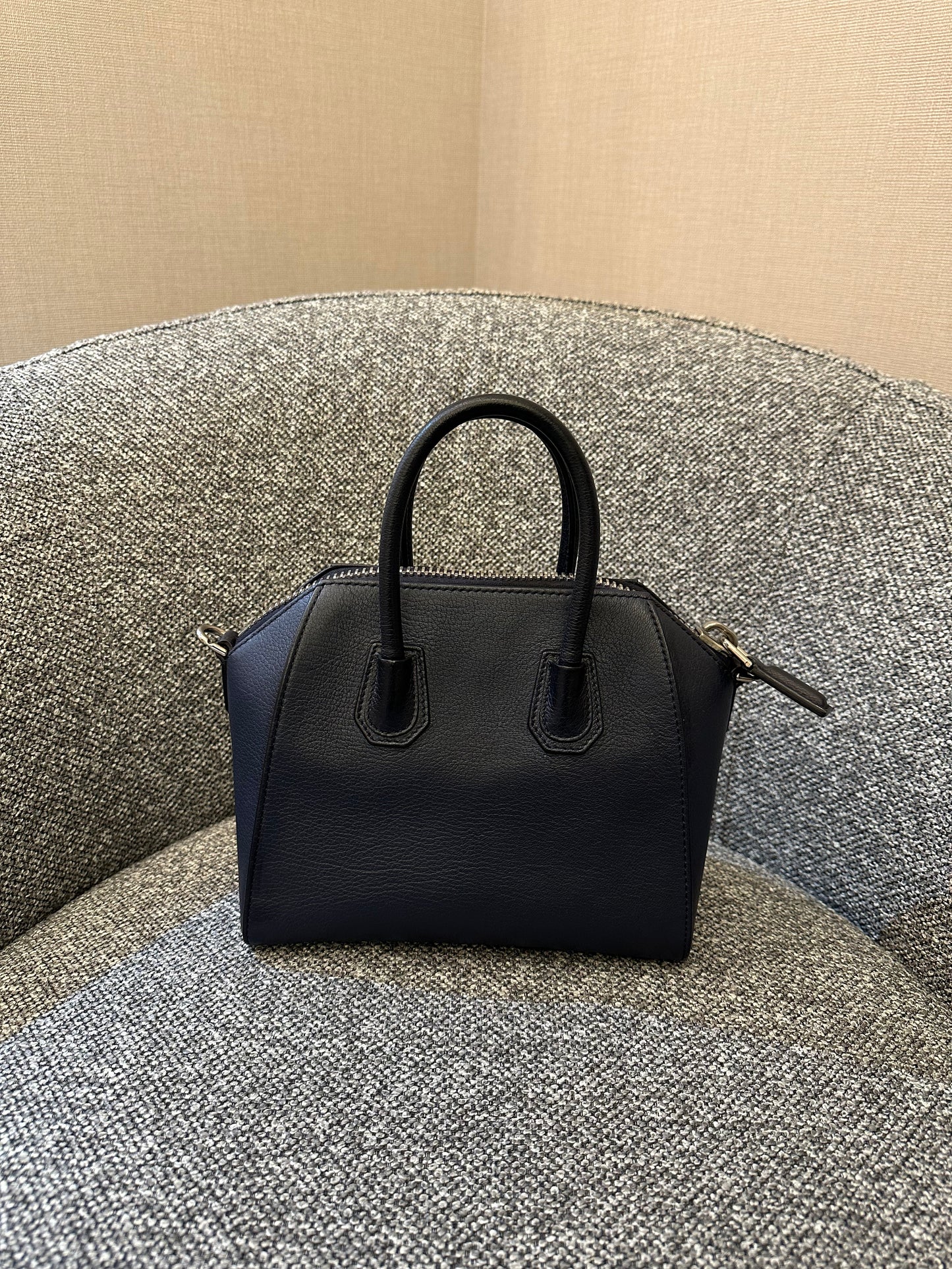Givenchy Antigona Bag In Navy Blue Grained Leather