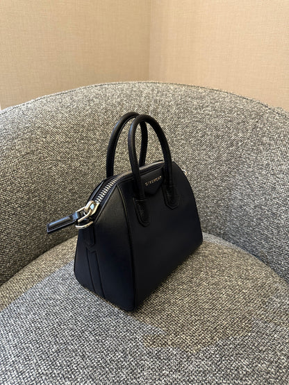 Givenchy Antigona Bag In Navy Blue Grained Leather