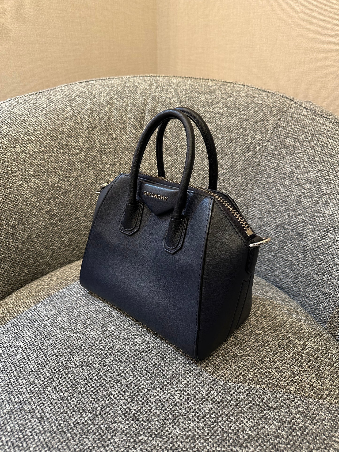 Givenchy Antigona Bag In Navy Blue Grained Leather