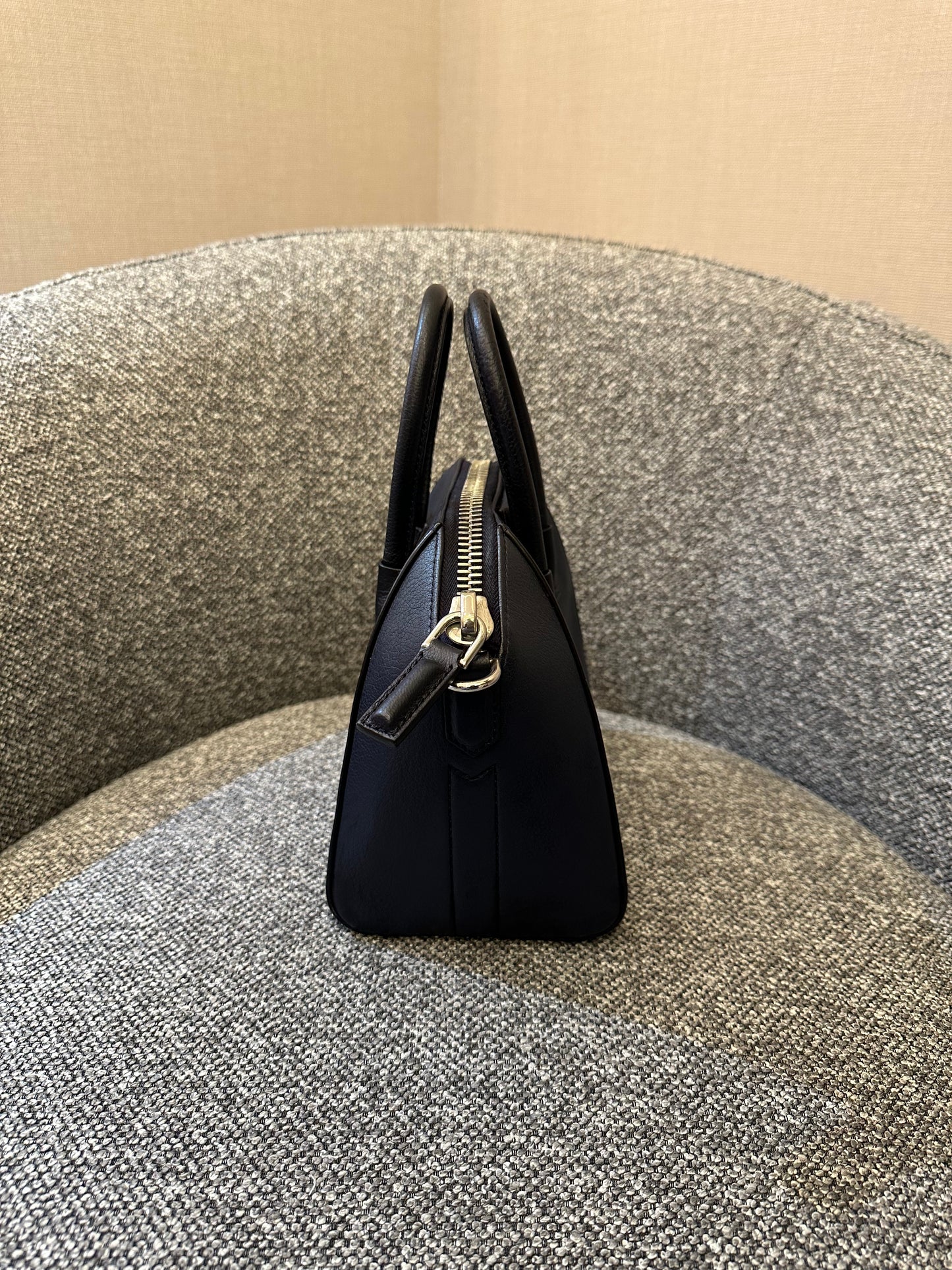 Givenchy Antigona Bag In Navy Blue Grained Leather