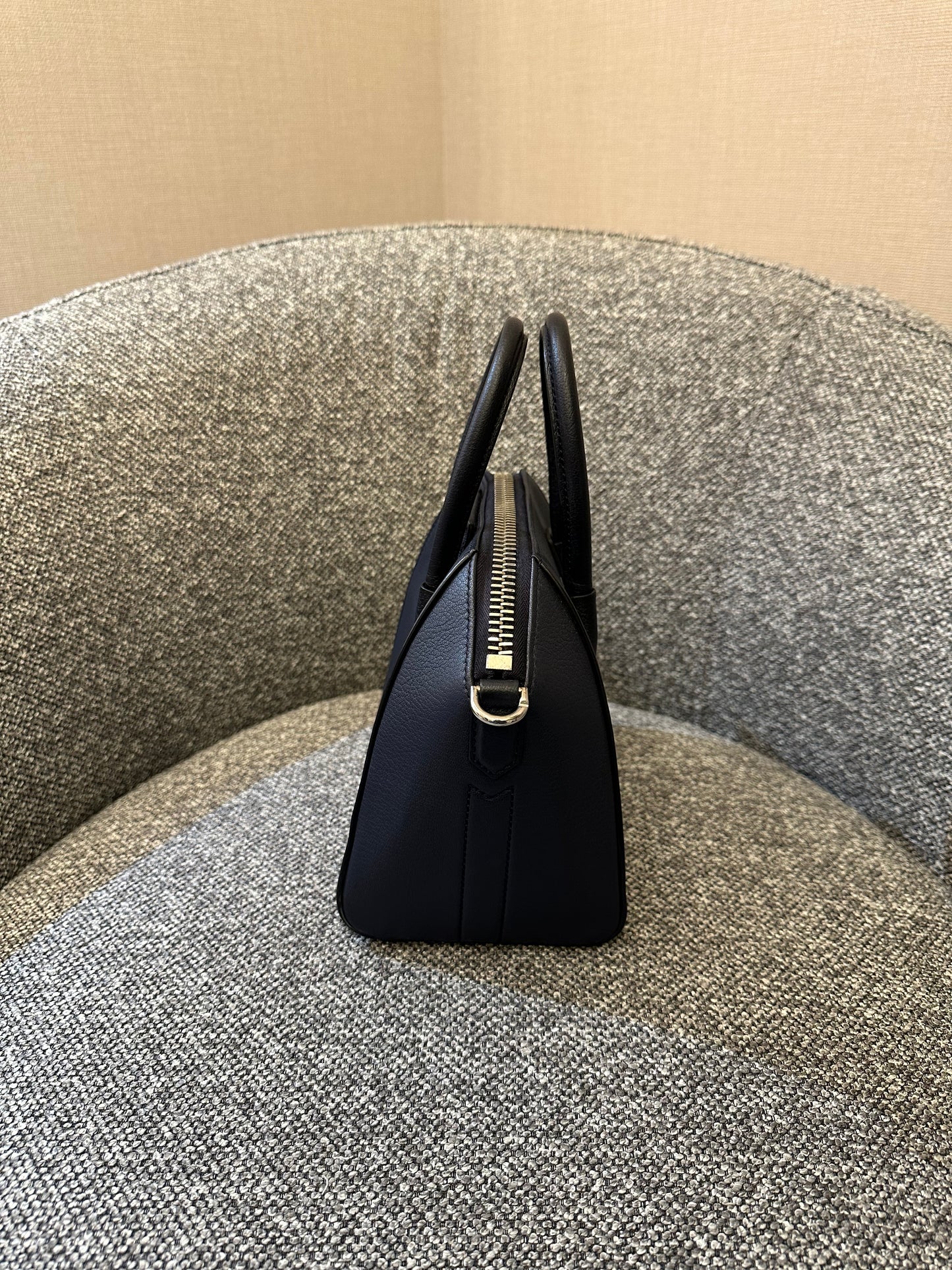 Givenchy Antigona Bag In Navy Blue Grained Leather