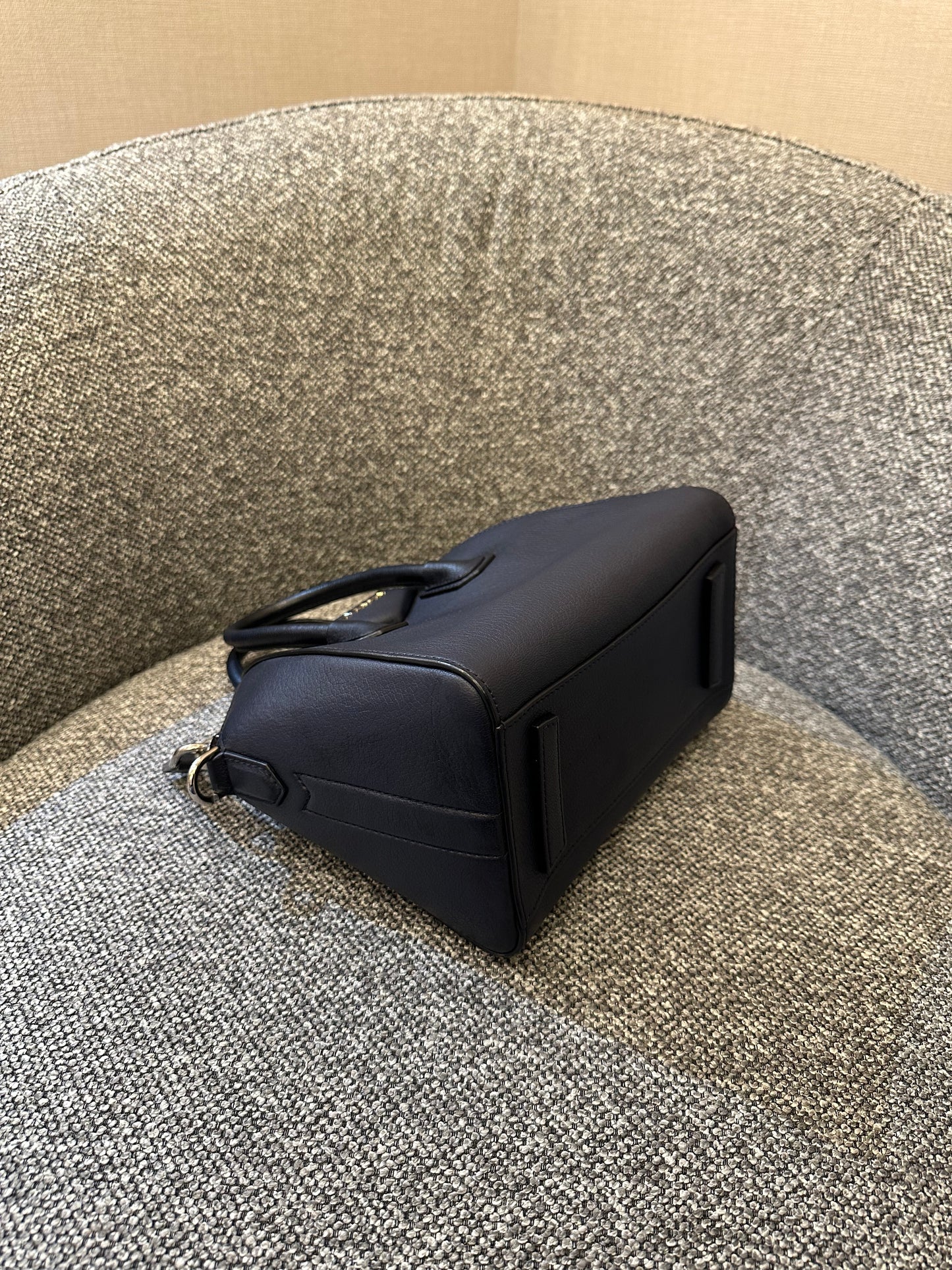 Givenchy Antigona Bag In Navy Blue Grained Leather