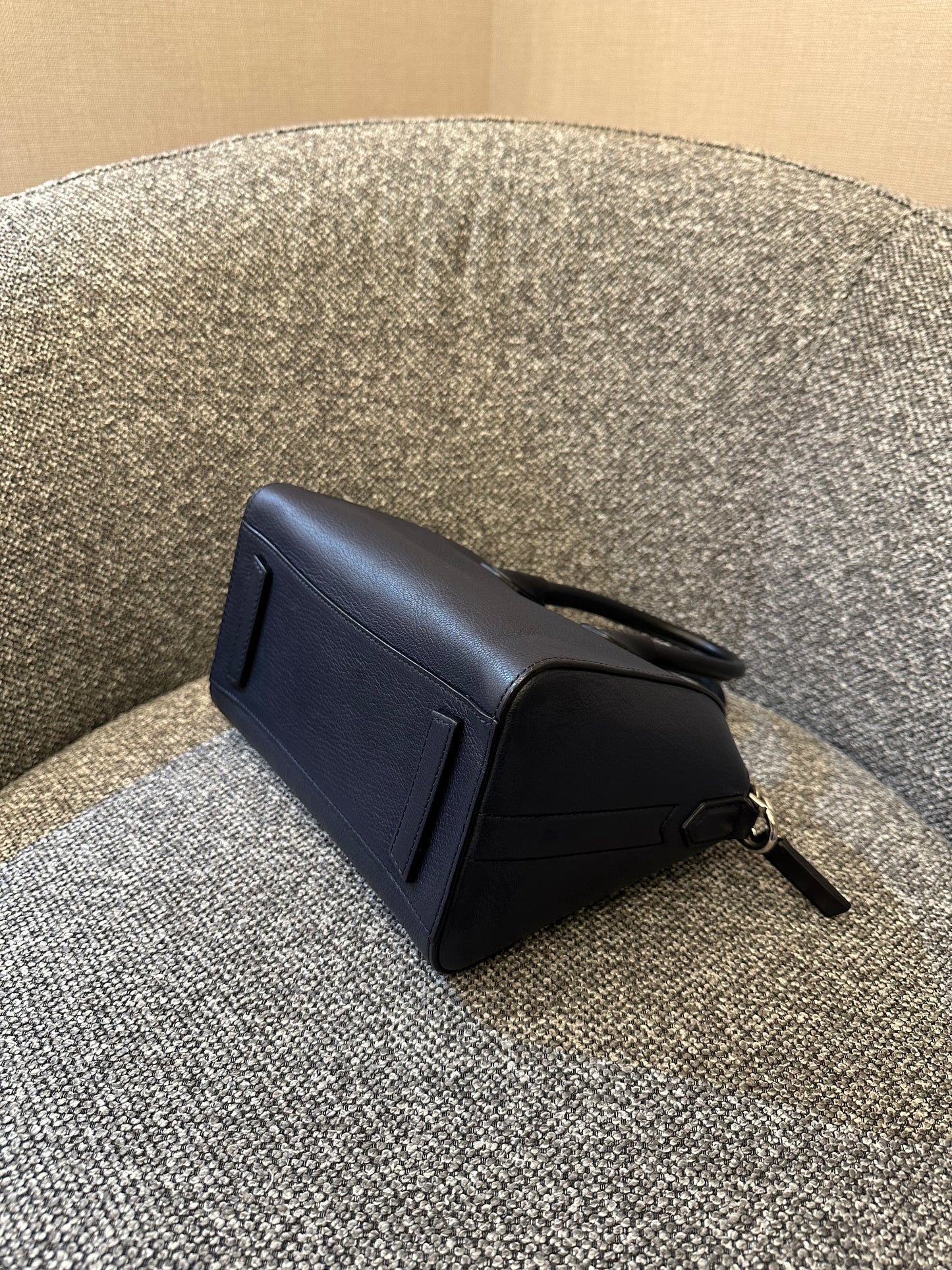 Givenchy Antigona Bag In Navy Blue Grained Leather