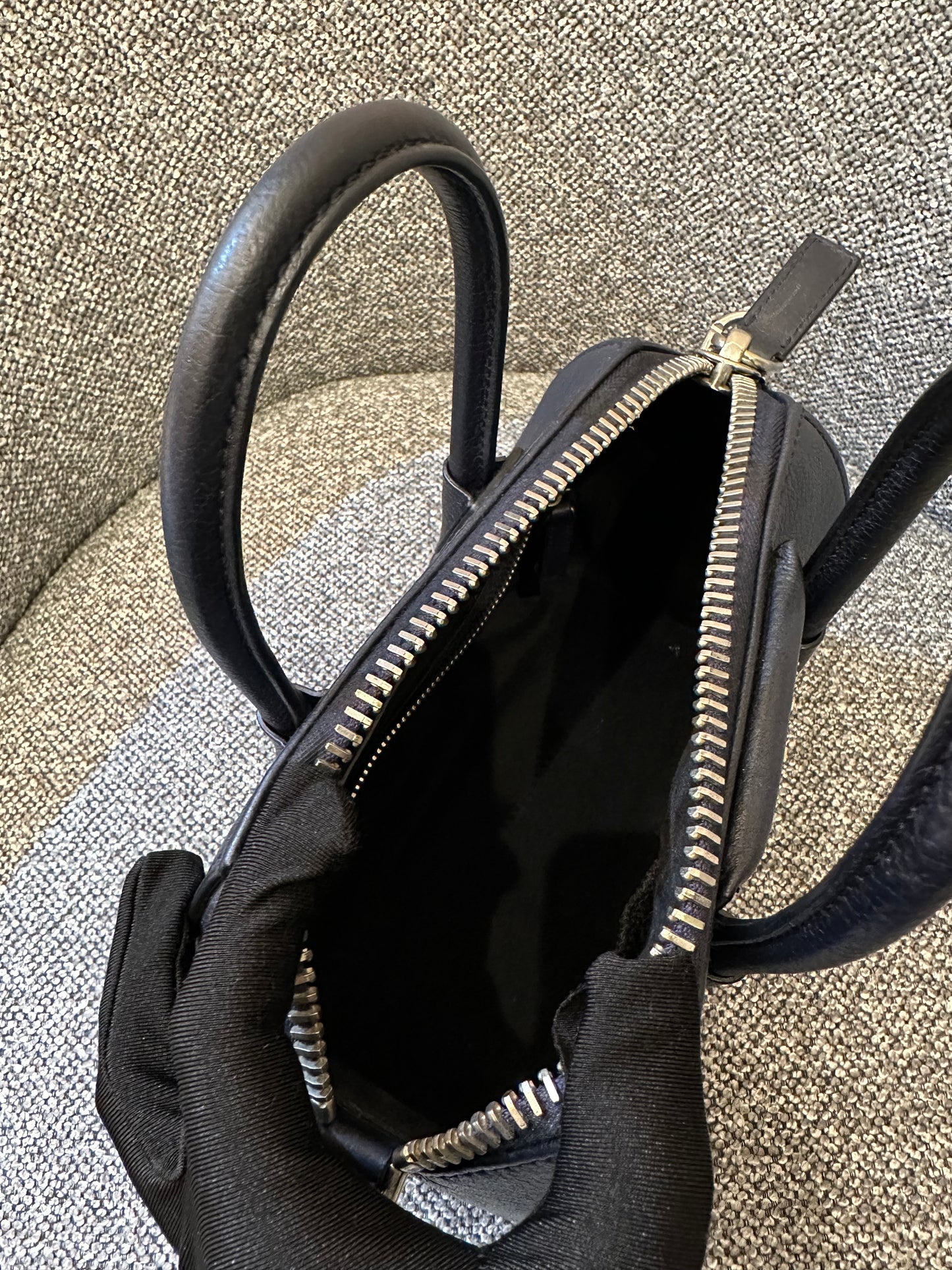 Givenchy Antigona Bag In Navy Blue Grained Leather