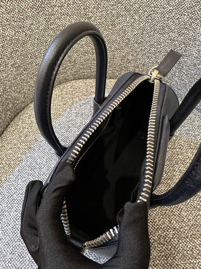 Givenchy Antigona Bag In Navy Blue Grained Leather