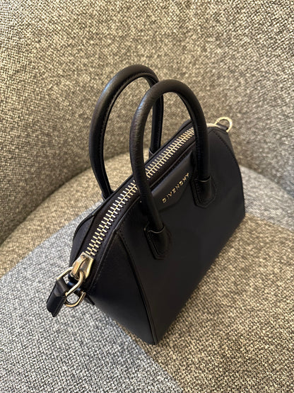 Givenchy Antigona Bag In Navy Blue Grained Leather
