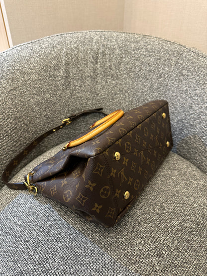 Louis Vuitton Saffron Pallas Bag In Monogram Canvas