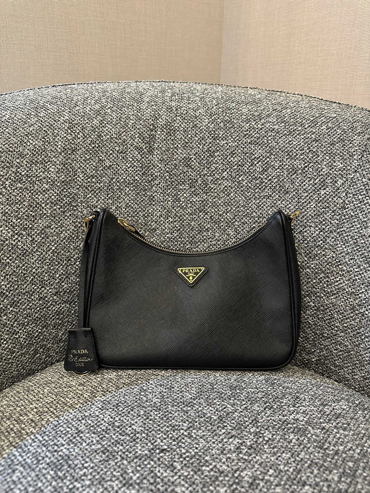 Prada Re-Edition 2005 Hobo Bag In Black Saffiano Leather
