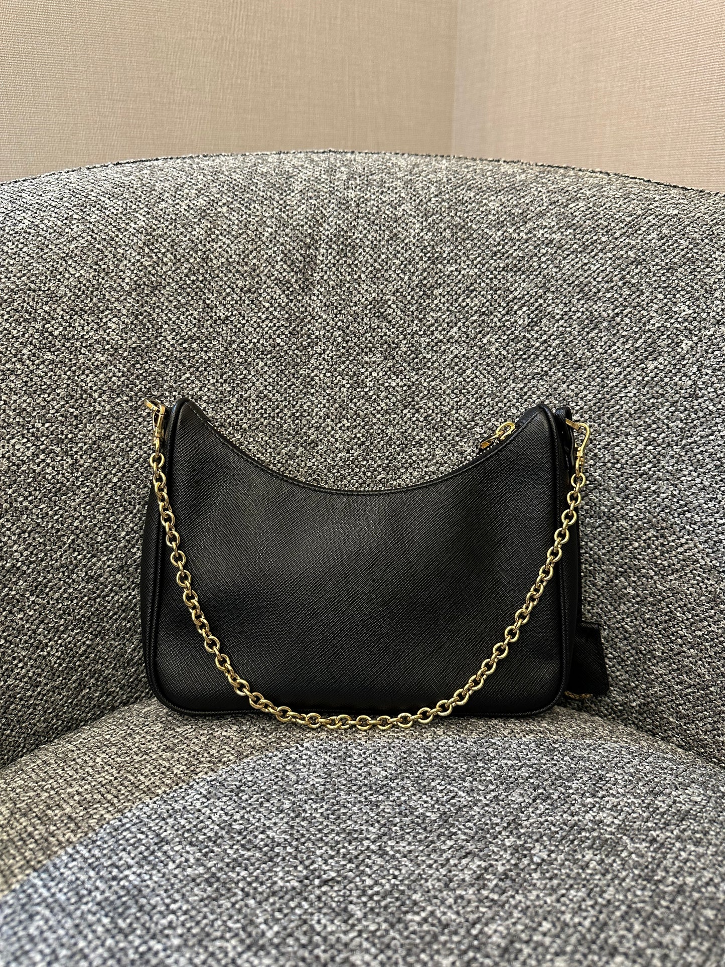 Prada Re-Edition 2005 Hobo Bag In Black Saffiano Leather