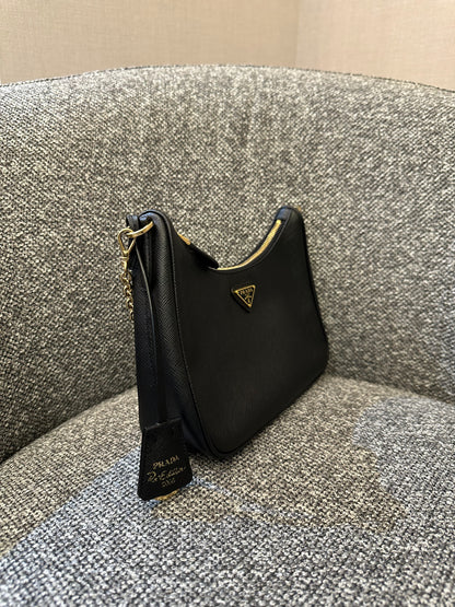 Prada Re-Edition 2005 Hobo Bag In Black Saffiano Leather