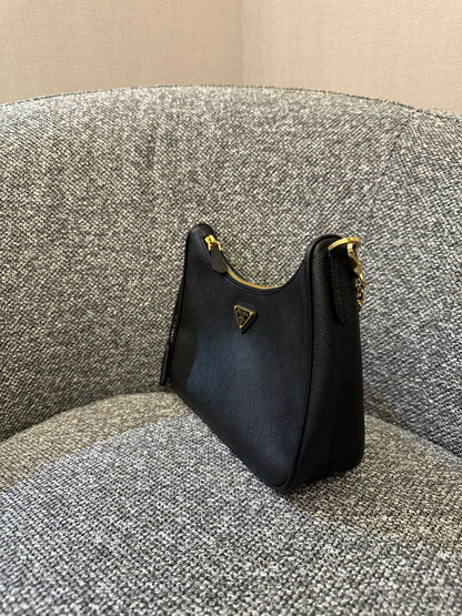 Prada Re-Edition 2005 Hobo Bag In Black Saffiano Leather