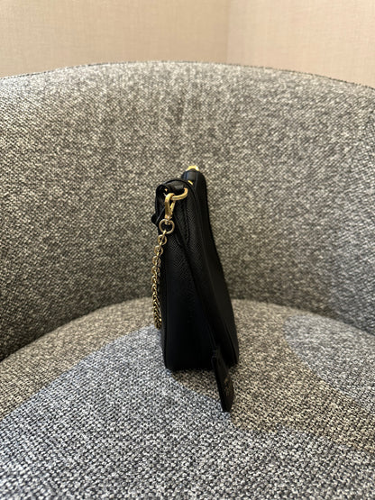 Prada Re-Edition 2005 Hobo Bag In Black Saffiano Leather