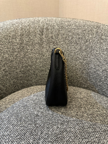 Prada Re-Edition 2005 Hobo Bag In Black Saffiano Leather