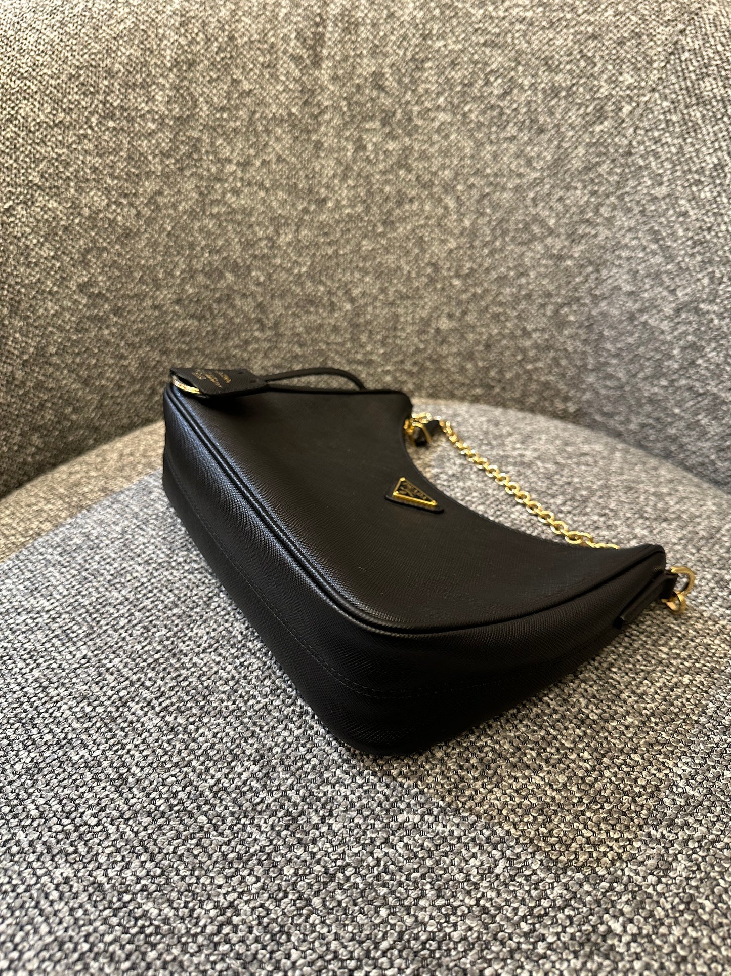 Prada Re-Edition 2005 Hobo Bag In Black Saffiano Leather