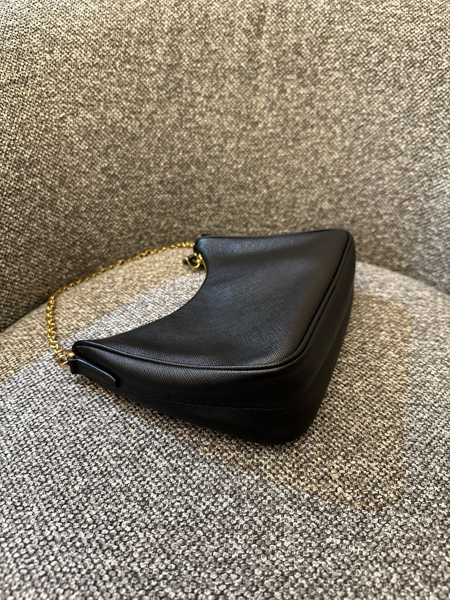 Prada Re-Edition 2005 Hobo Bag In Black Saffiano Leather