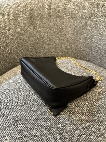 Prada Re-Edition 2005 Hobo Bag In Black Saffiano Leather