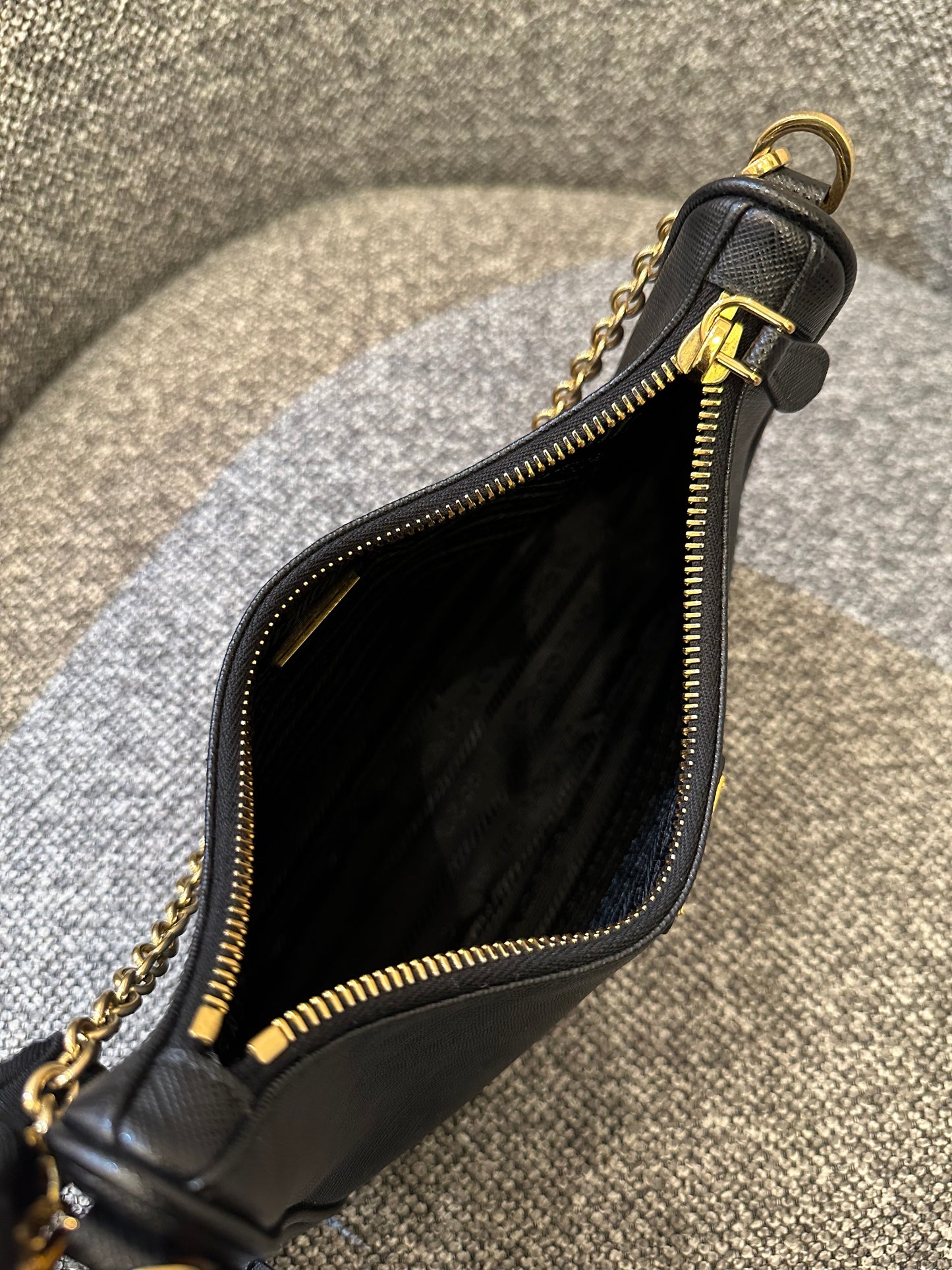 Prada Re-Edition 2005 Hobo Bag In Black Saffiano Leather