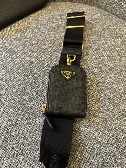 Prada Re-Edition 2005 Hobo Bag In Black Saffiano Leather